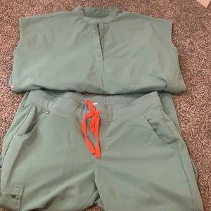 Limited Edition Figs Scrub Set, M top LP bottom